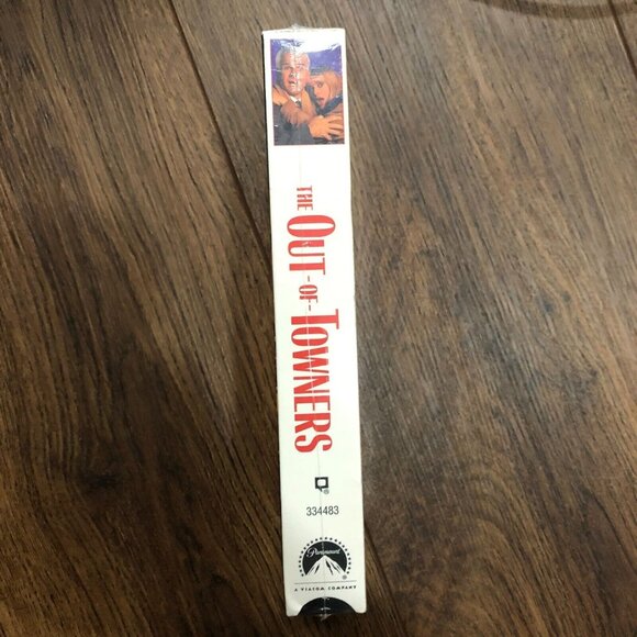 The Out-of-Towners VHS Tape 1999 Steve Martin SEALED BLOCK BUSTER Sticker Movie - Picture 2 of 6